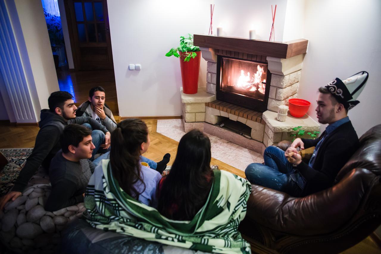 Interhouse Almaty Pansiyon Dış mekan fotoğraf