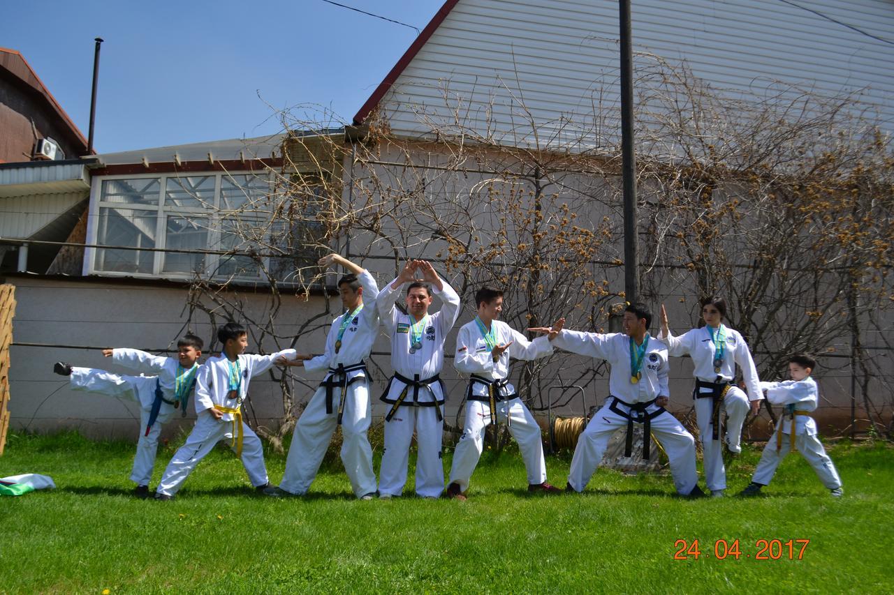 Interhouse Almaty Pansiyon Dış mekan fotoğraf