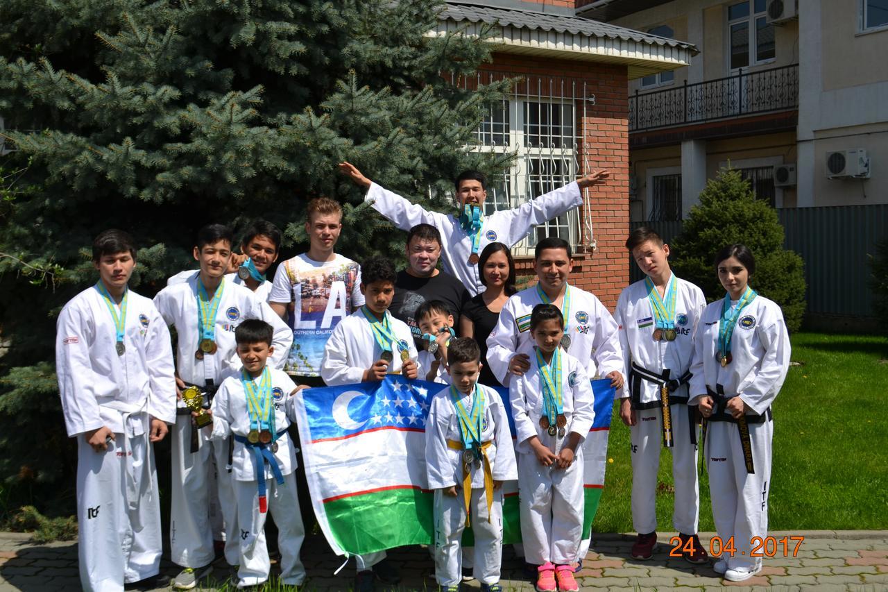 Interhouse Almaty Pansiyon Dış mekan fotoğraf
