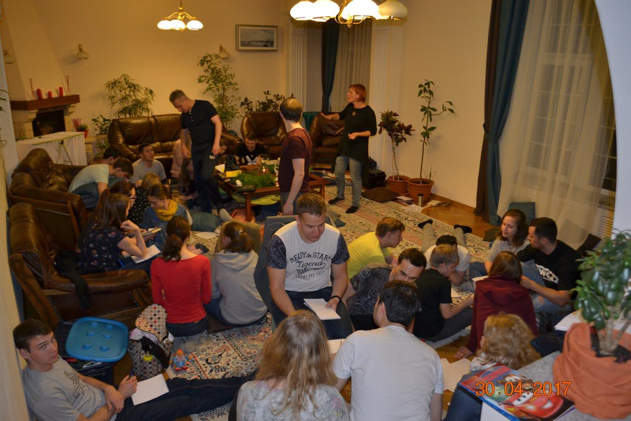 Interhouse Almaty Pansiyon Dış mekan fotoğraf