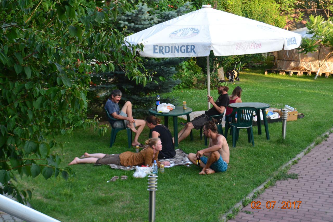 Interhouse Almaty Pansiyon Dış mekan fotoğraf